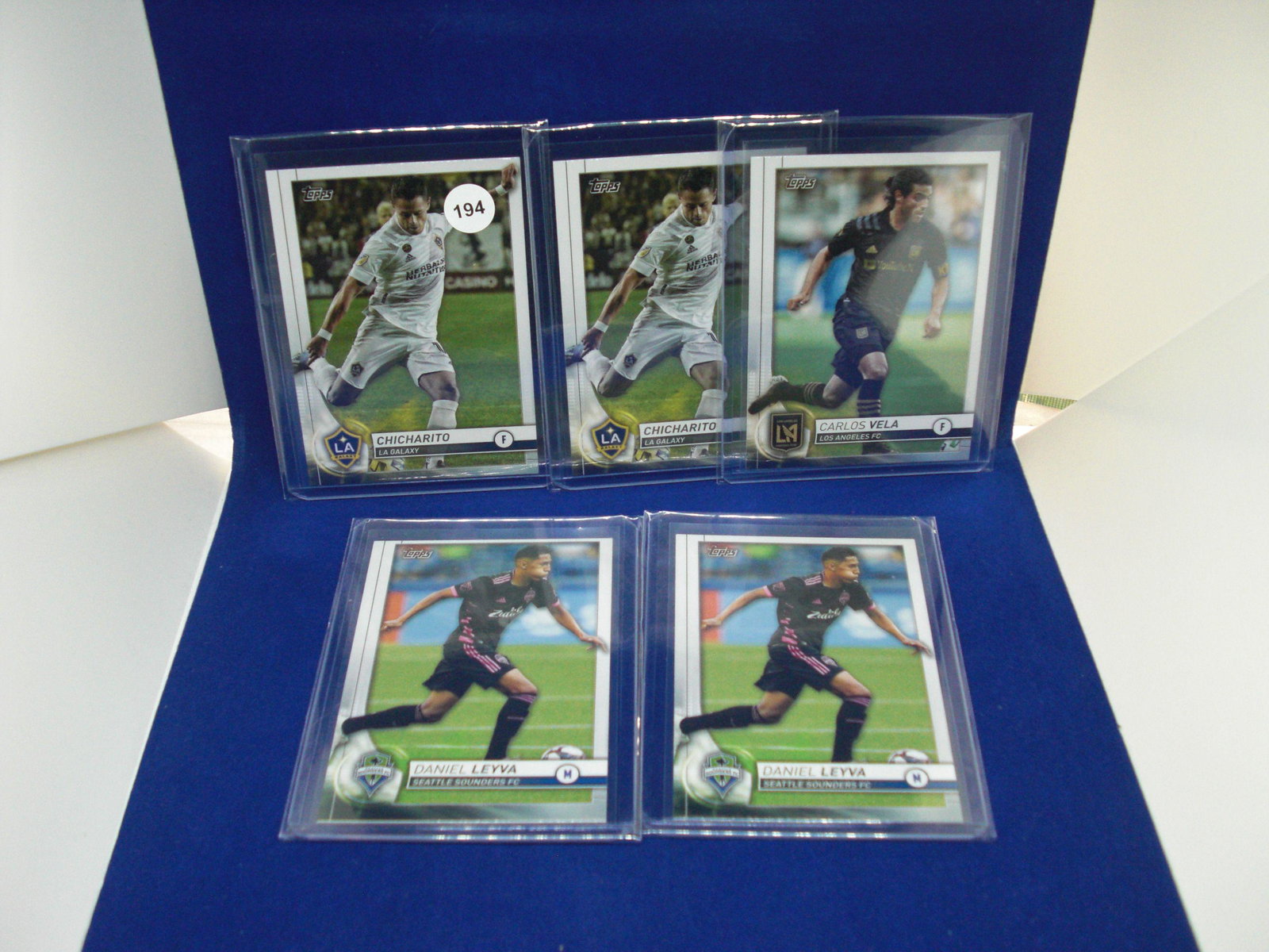 lot of 5 soccer cards: lot of 5 soccer cards