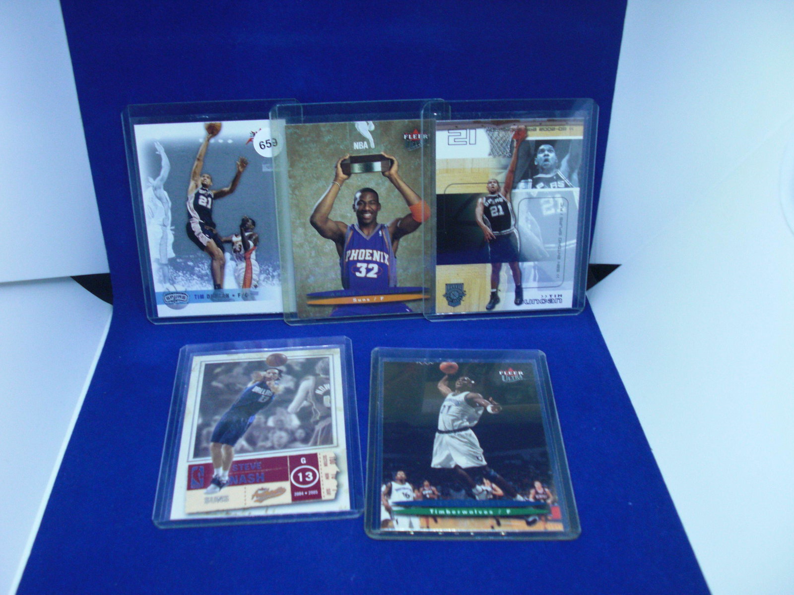 lot of 5 basketball cards with tim duncan: lot of 5 basketball cards with tim duncan