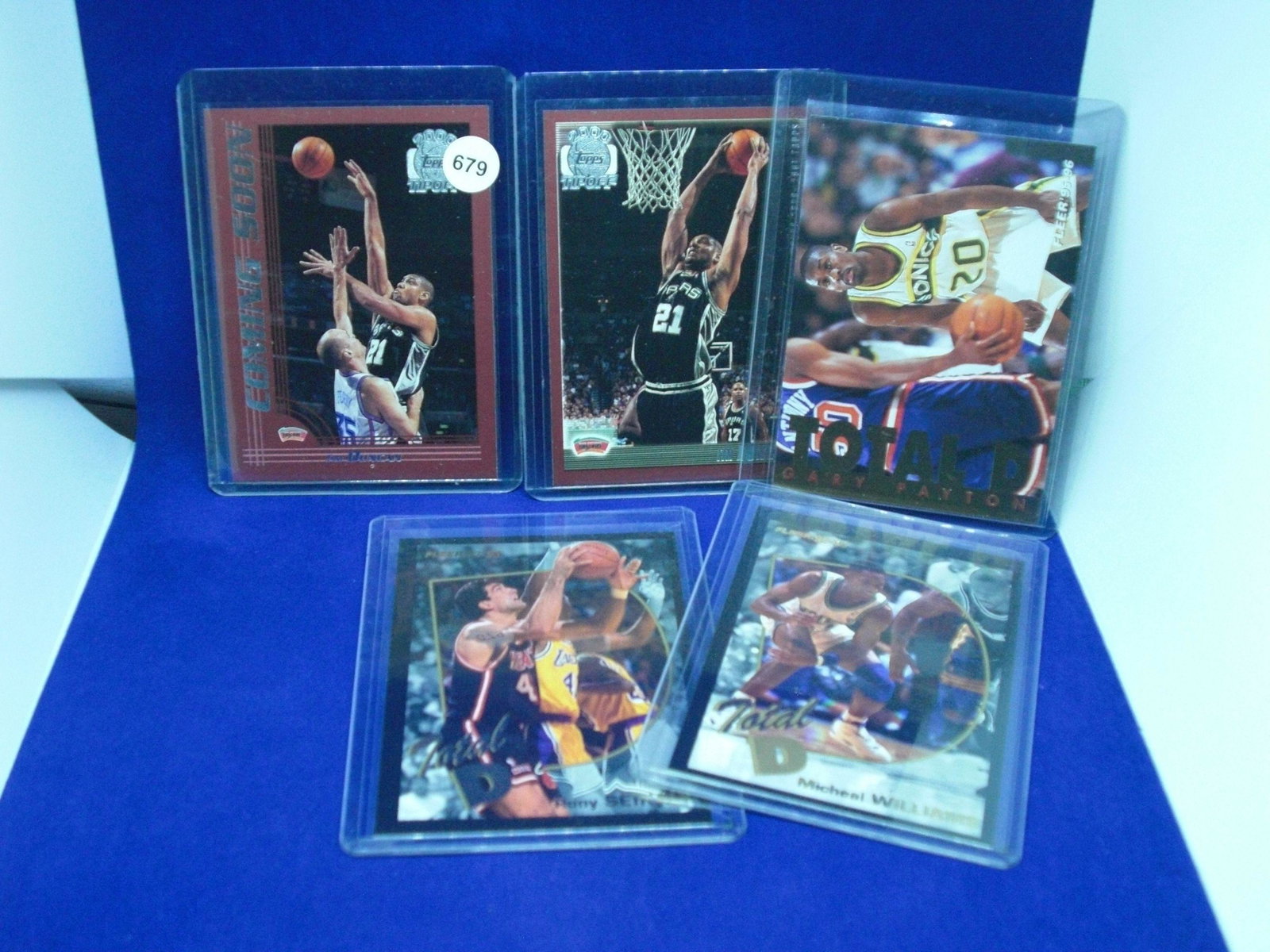 lot of 5 basketball cards with tim duncan: lot of 5 basketball cards with tim duncan