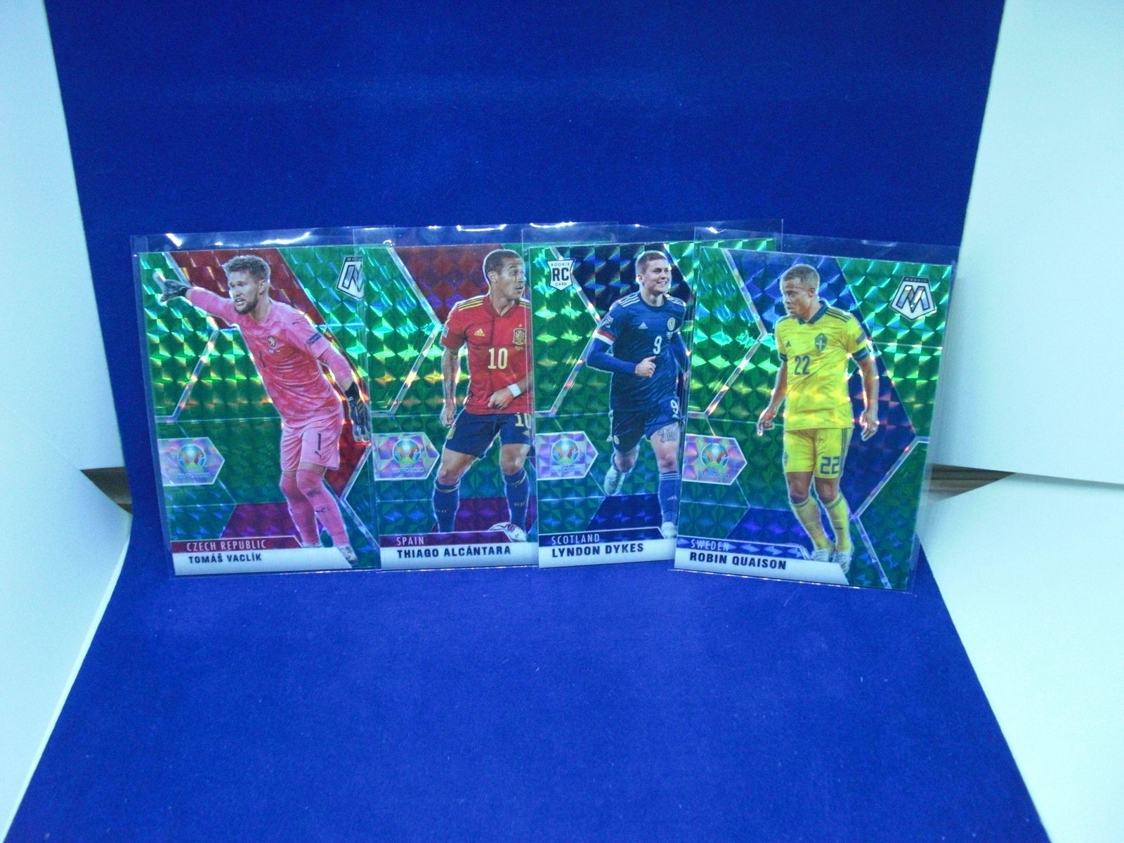 lot of 4 green soccer cards: green lot