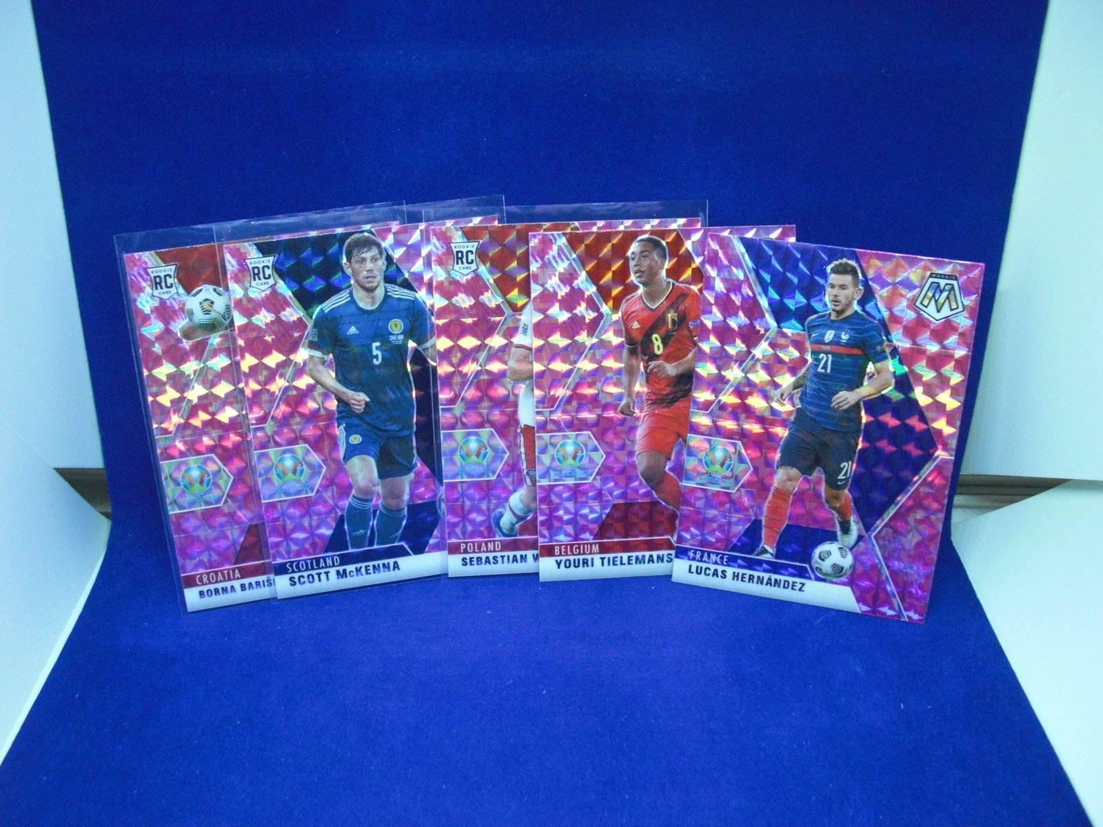 lot of 5 pink soccer cards: pink lot