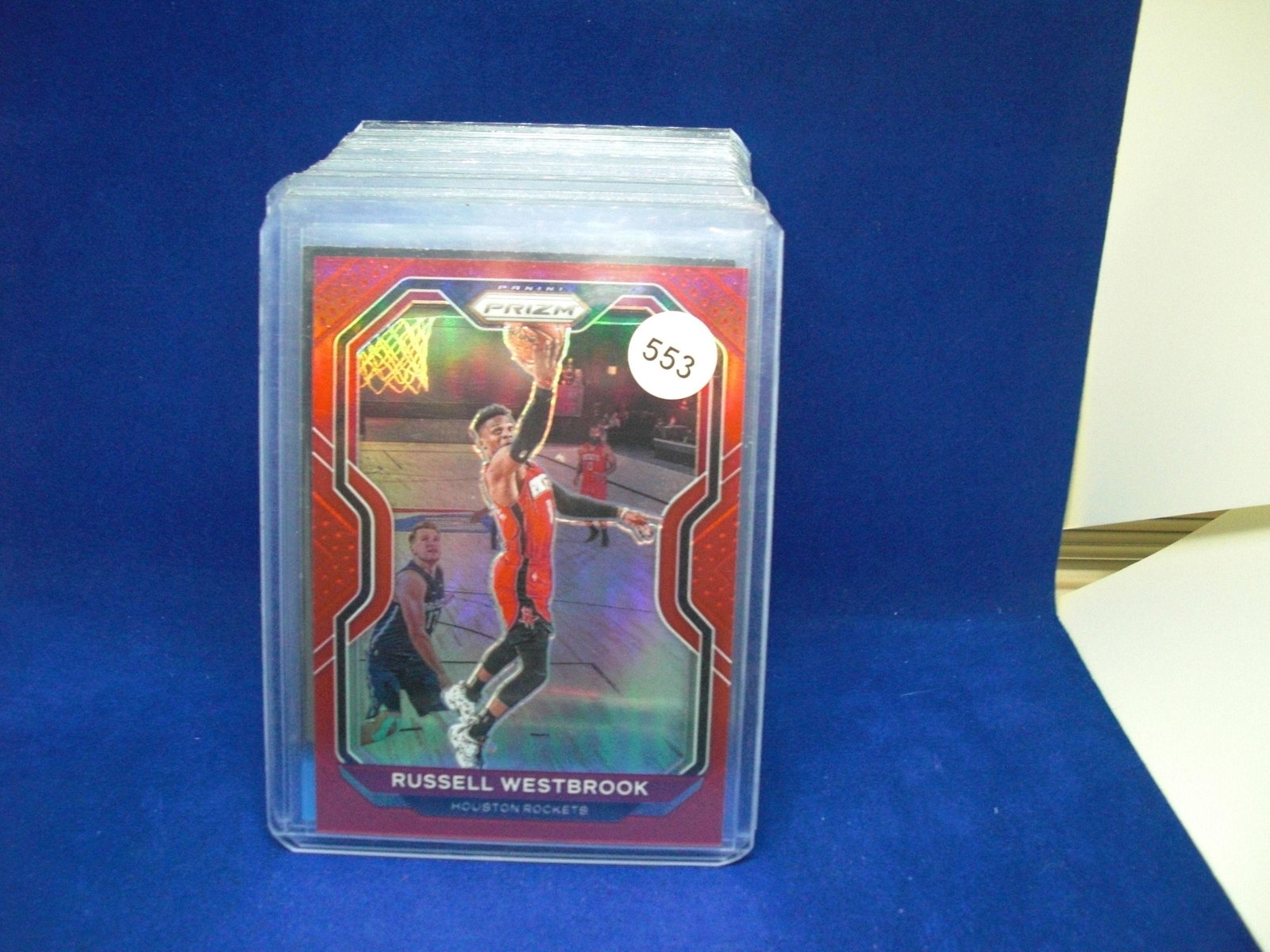 russell westbrook red prizm #105/299: in top loader