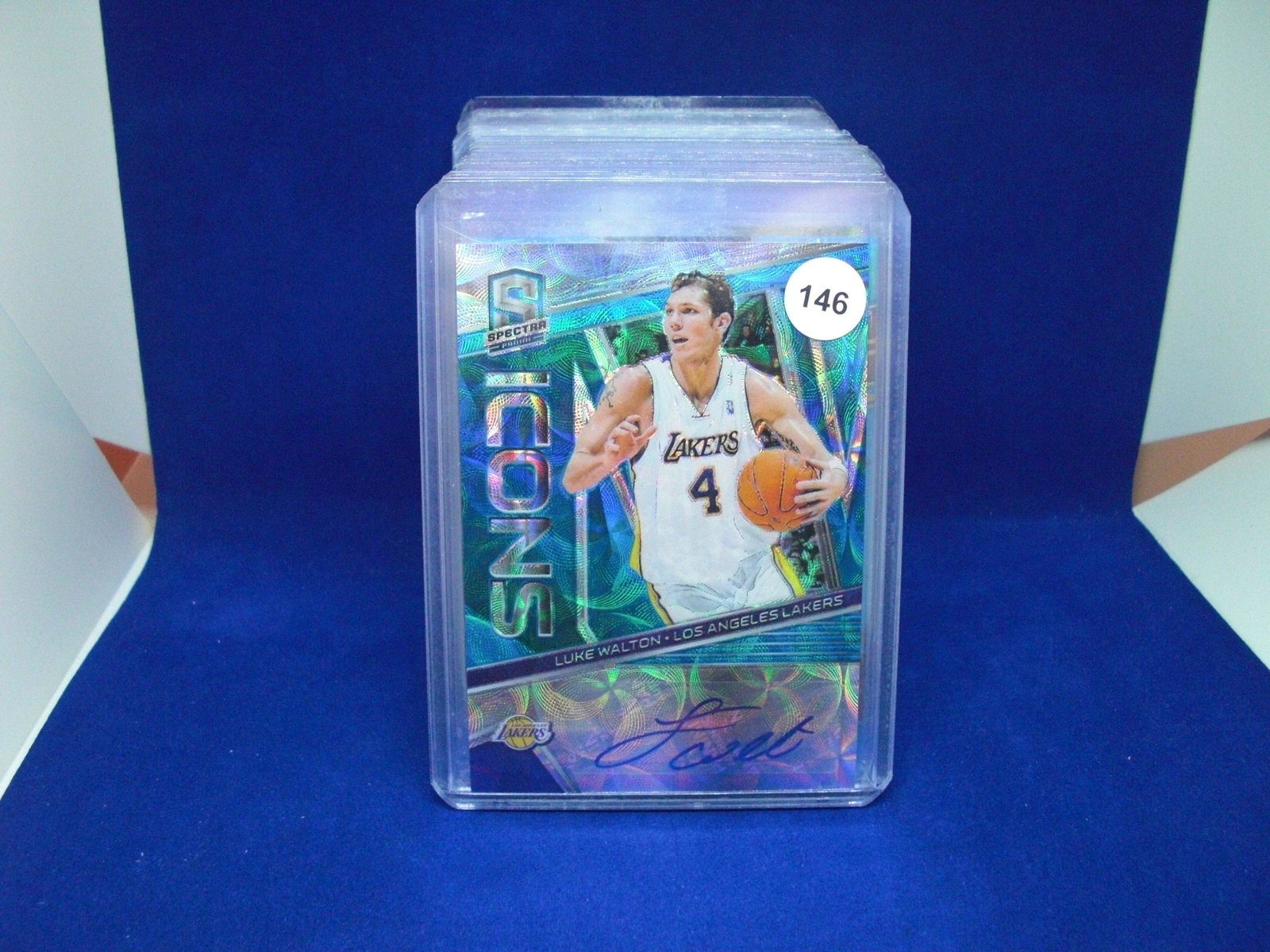 luke walton auto spectra icons #28/60: in top loader