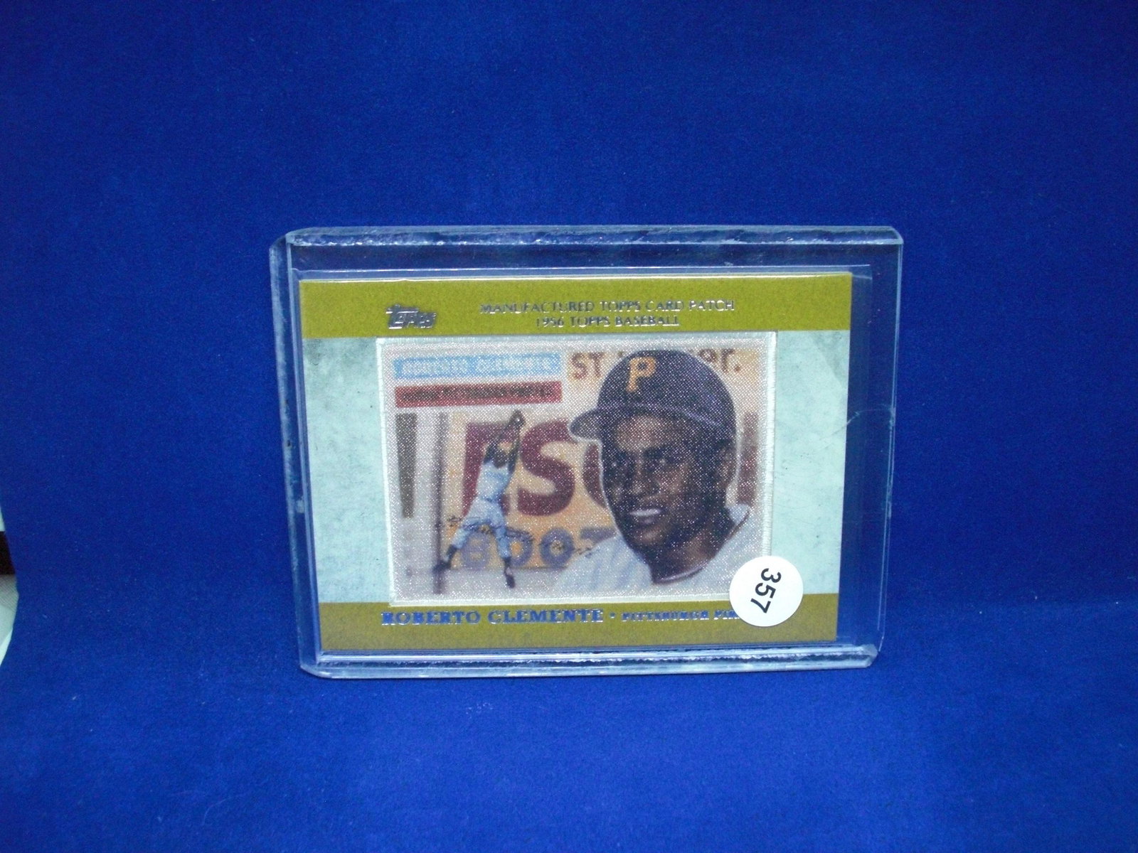 roberto clemente patch card: in top loader