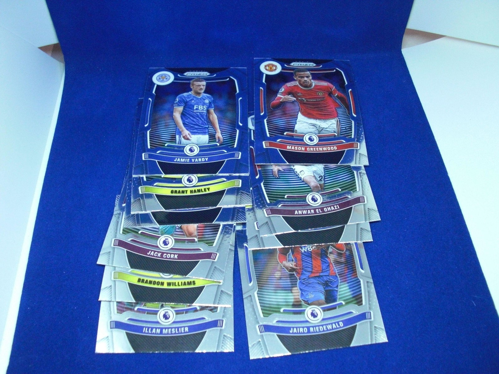 lot of 10 soccer cards: nice lot