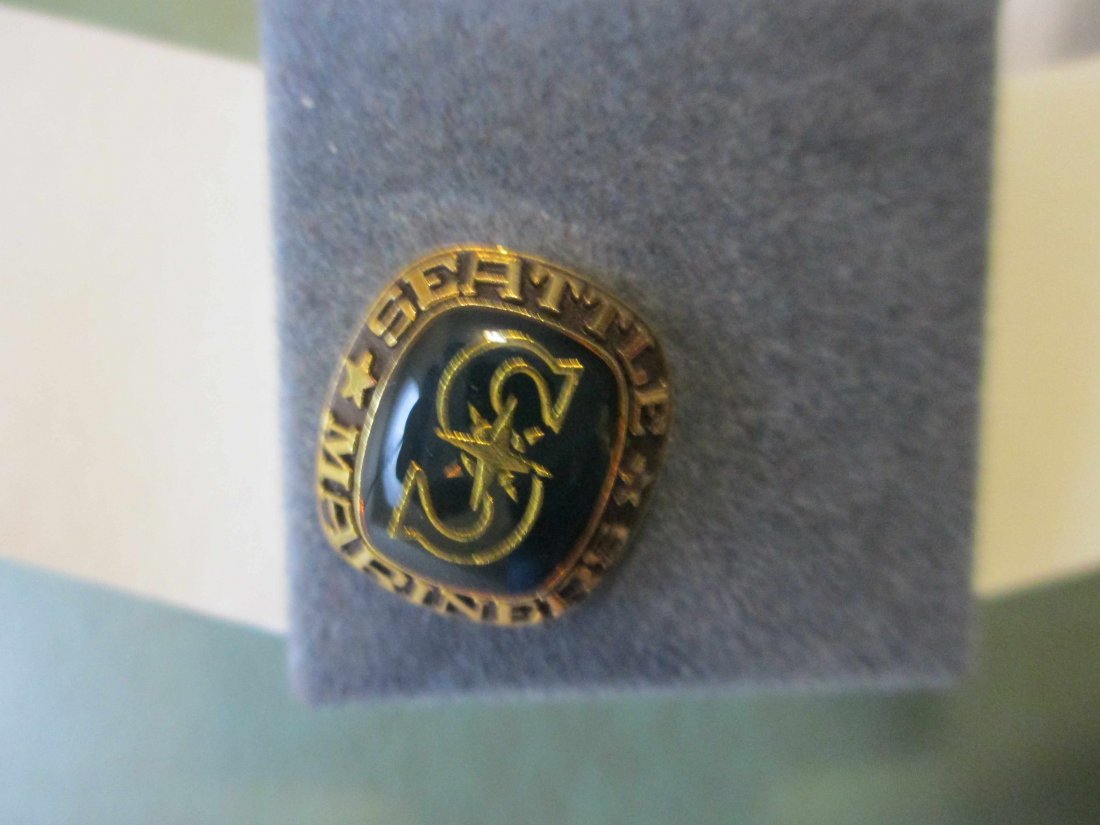 SEATTLE MARINERS LAPEL PIN (1 of 1)
