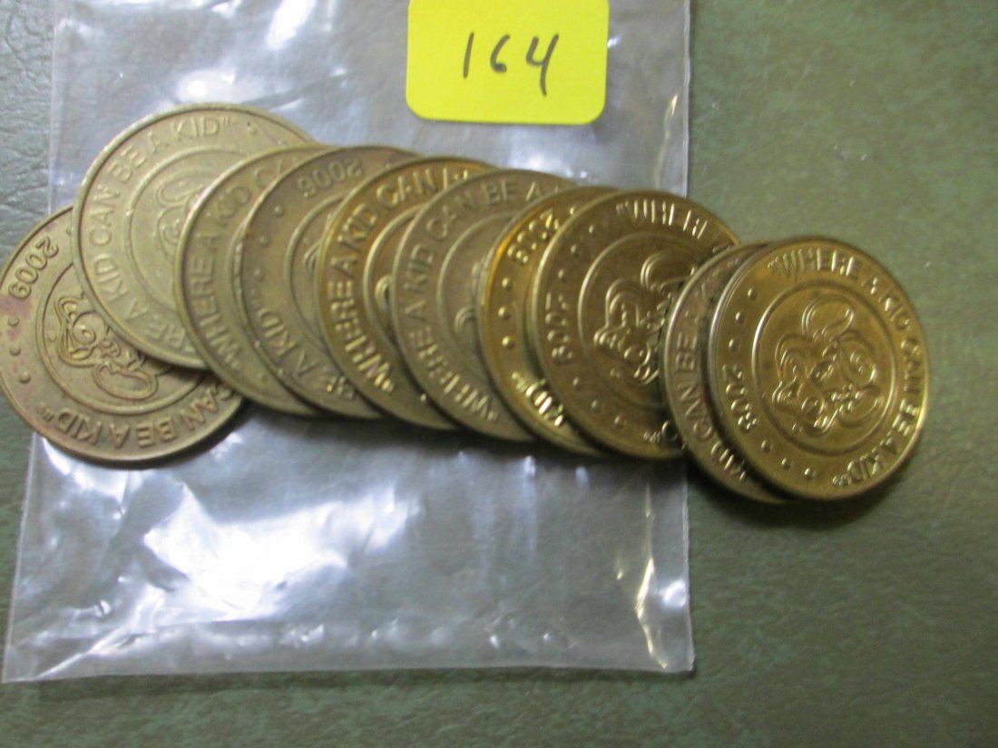 LOT OF 10 ARCADE TOKENS: VINTAGE ARCADE CHUCK E CHEESE