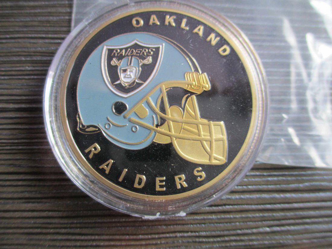 OAKLAND RAIDERS NFL COIN (1 of 1)