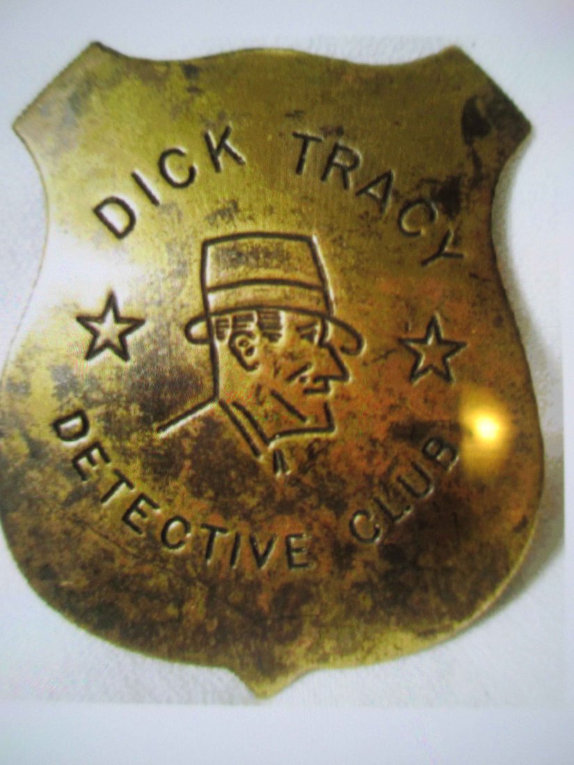 VINTAGE DICK TRACY CLUB BADGE (1 of 1)