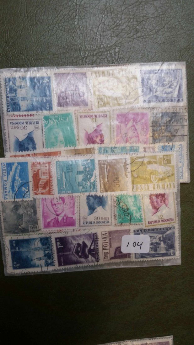 WORLD STAMPS 200 ASSORTED STAMPS (1 of 1)