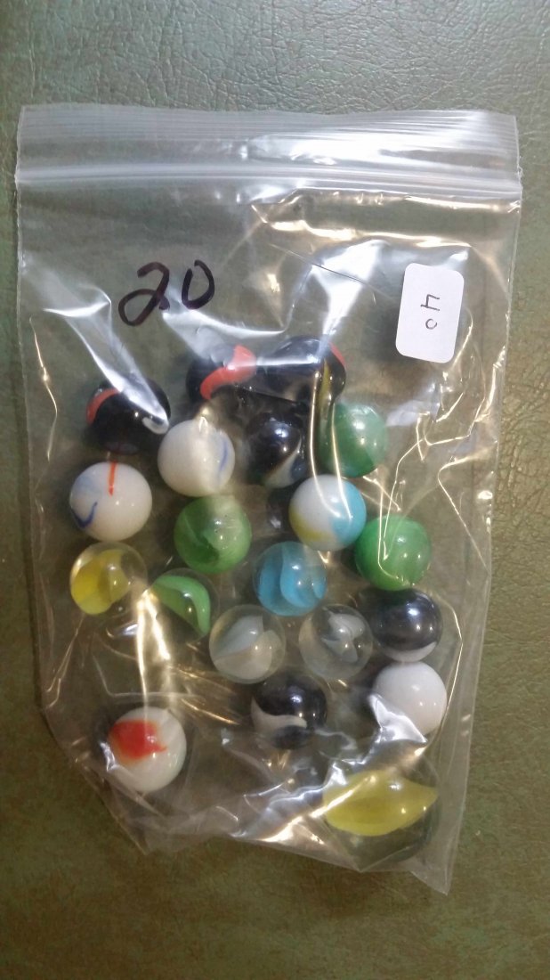 LOT OF 20 VINTAGE MARBLES: OLDER MARBLES FROM THE 1970'S