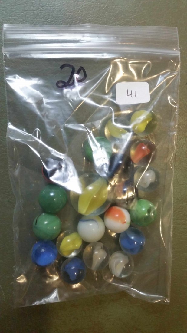 LOT OF 20 VINTAGE MARBLES: OLDER MARBLES FROM THE 1970'S