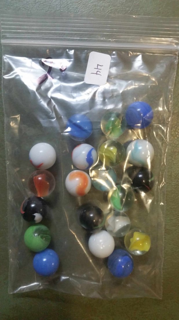 LOT OF 20 VINTAGE MARBLES: OLDER MARBLES FROM THE 1970'S