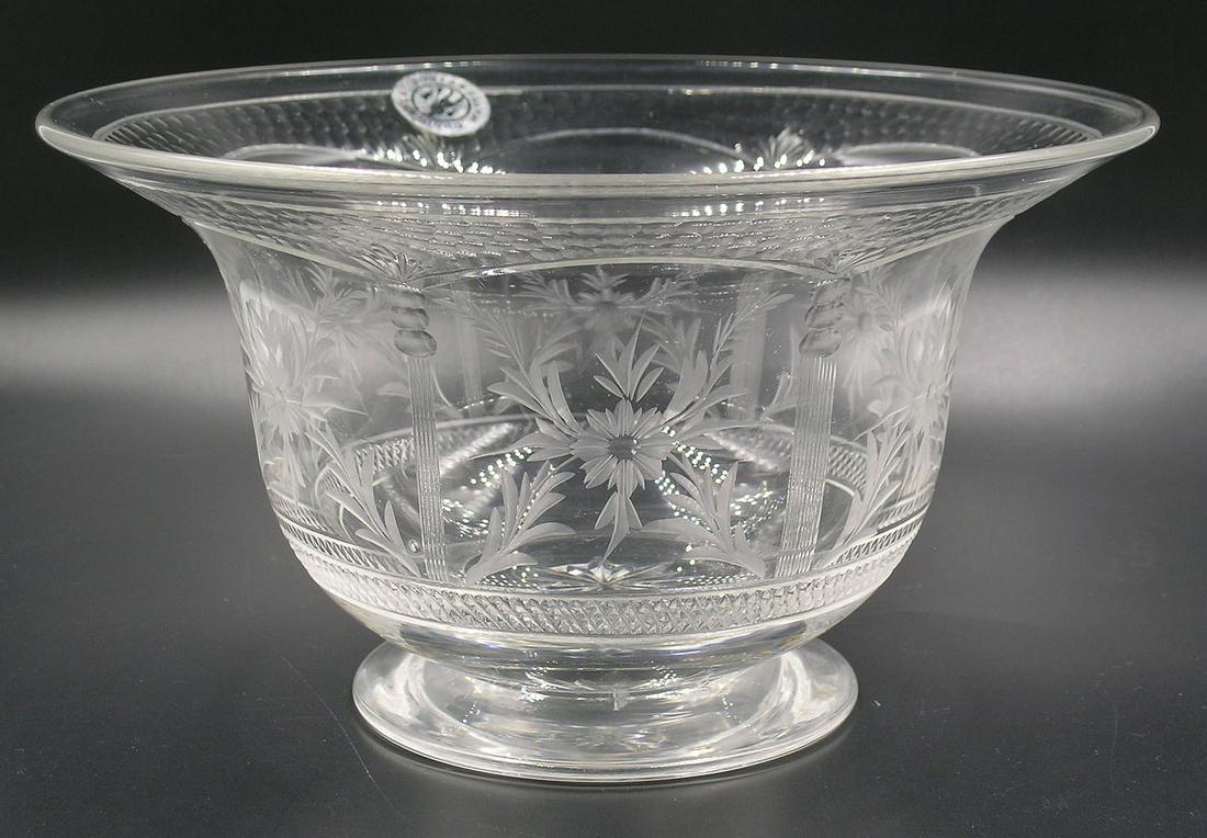 GUNDERSEN PAIRPOINT CUT GLASS FOOTED FRUIT BOWL: having floral and leaf decoration in panels around the body, the underside of the foot having the Pairpoint mark, dated 1974 and the initials COS, having a Gundersen Masterpiece label, 8 1/4" dia., 4 