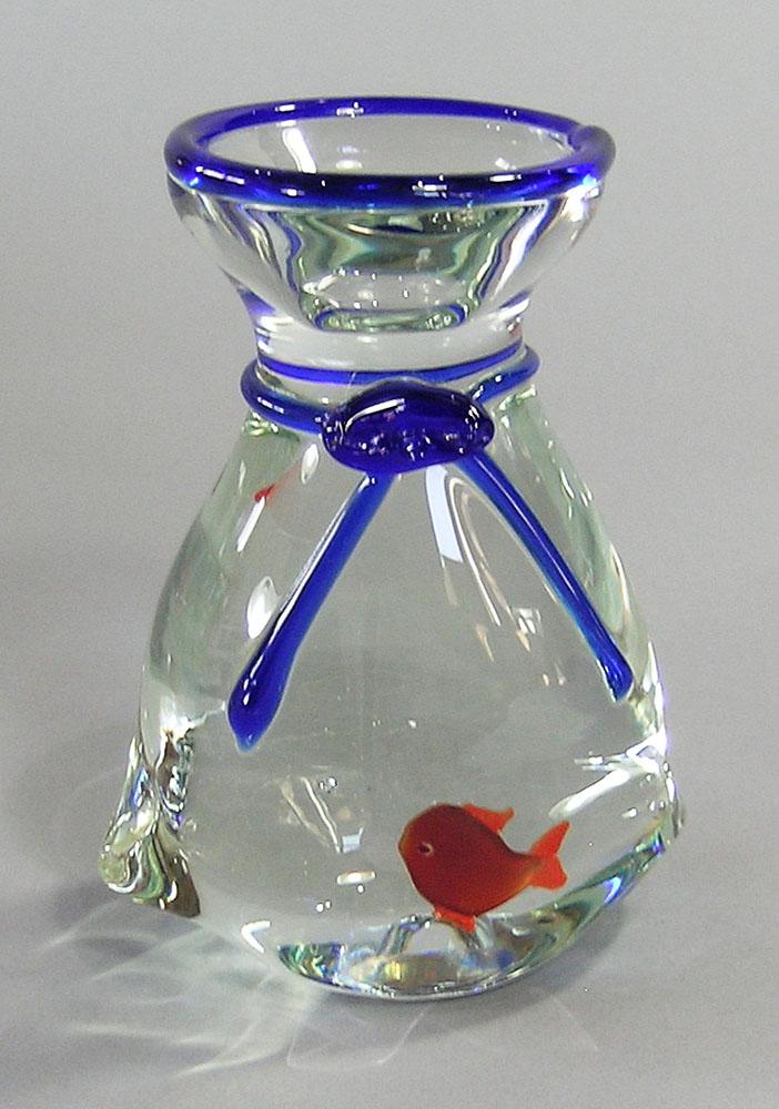 MURANO ART GLASS AQUARIUM PAPERWEIGHT: fish in bag having a cobalt blue rim and tie, 5" high