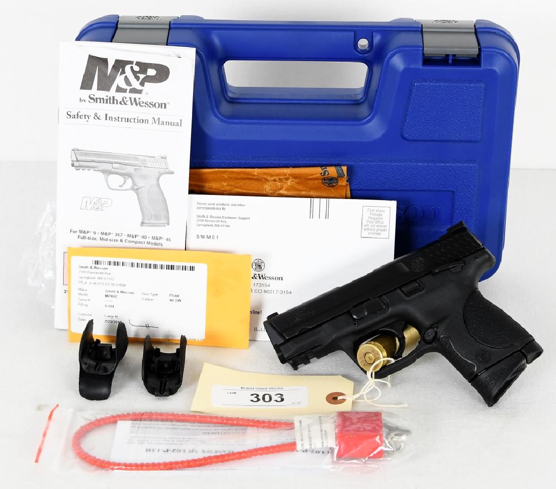 Brand New Smith & Wesson 40c .40 S&W Compact: Up for auction is a great conceal and carry gun, This Smith & Wesson Model 40c is chambered in .40 S&W and comes with 1 factory mag, grip size replacements, lock & paperwork all in the original factor