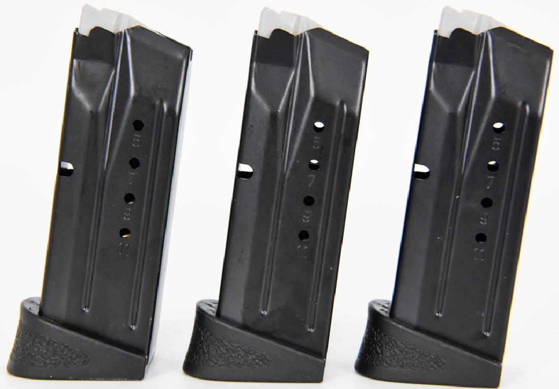Lot of 4 NEW Smith & Wesson M&P9 Compact 12 rd mag: This lot contains 4 NEW Smith & Wesson M&P9 Compact 12 round magazines