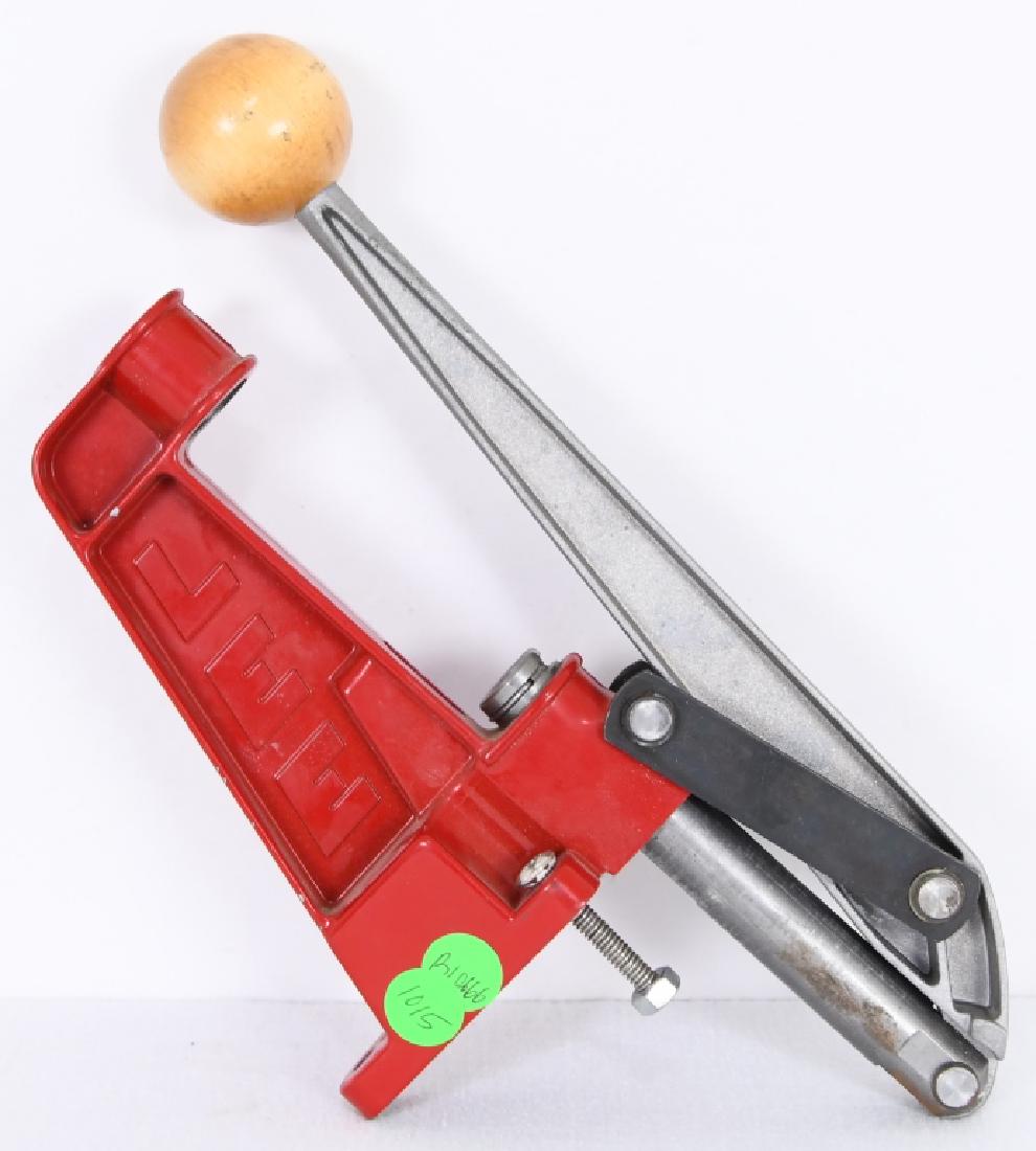 LEE Breech Lock Reloader Press: Breech Lock Reloader Press, Exclusive balance lever that can't drop down to pinch your fingers. Unlimited hand clearance that only a "C" frame can offer. Works equally well with the right or left hand