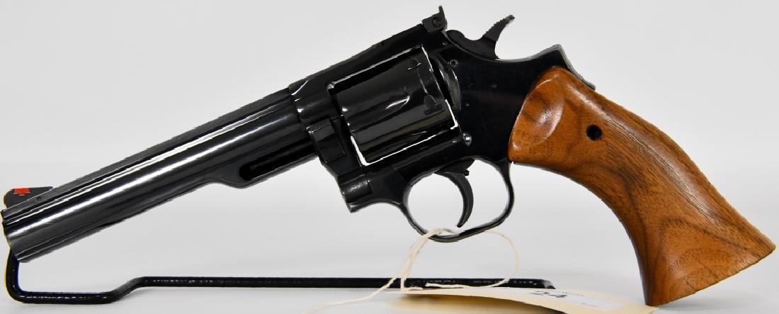 Dan Wesson .357 magnum Revolver: Up for your bidding pleasure is a real nice Dan Wesson .357 magnum Revolver. Real nice condition with a 6" barrel, front sight with red insert and rear adjustable sight, serrated hammer , 6 capacity s