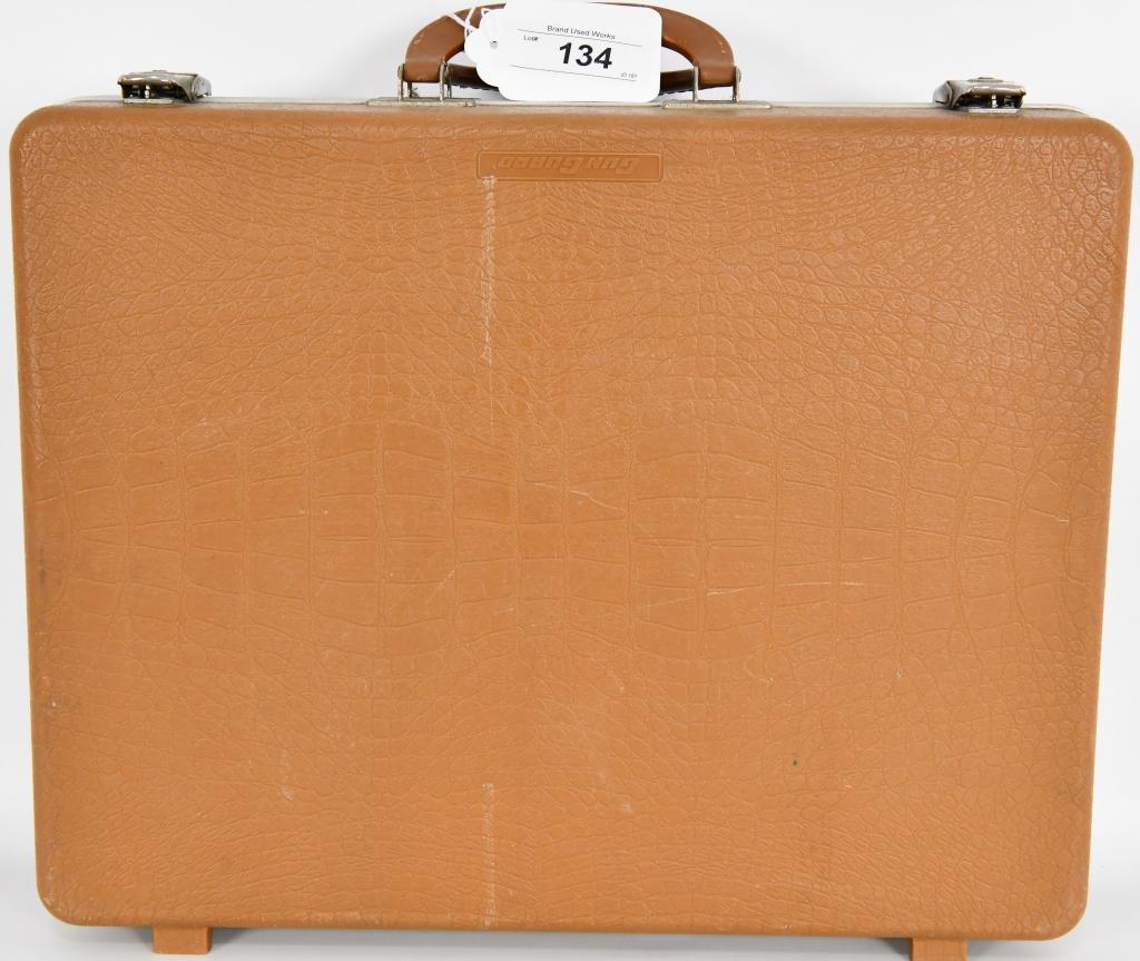 Gun Guard Hardcase with interior padding: VTG Gun Guard Hard case with dense interior padding, heavy duty resin handles, 2 latches that can be locked (no key) most luggage keys would work, measures approx 18 x 14 x 4" great little gun case ta