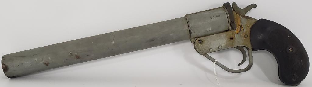 British Flare or Line-Throwing Pistol: Up Next we have a British Flare or Line-Throwing Pistol in good working Condition, Serial #1743, Some Visible Instructions atop Pistol, No Makers marks, Right Grip Panel Cracked.