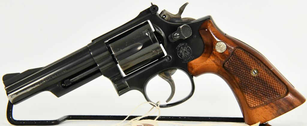 Smith & Wesson Model 19-5 .357 Magnum: Here is a Nice Smith & Wesson Model 19-5 Revolver chambered in .357 Magnum, comes with the original factory target grips, and has a 4" barrel. Serial #AJL6034, 6 shot capacity. Nice Case Hardening on