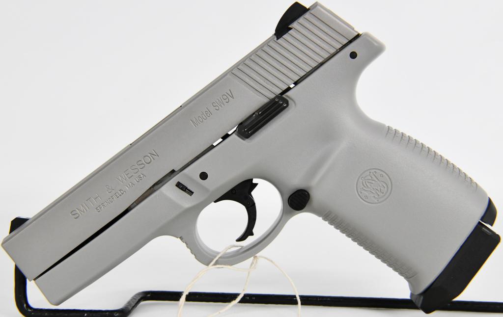 Smith & Wesson Sigma SW9V Semi Auto 9mm Pistol: Up Next We Have a Smith & Wesson Sigma SW9V Semi Auto Pistol Chambered in 9mm, Comes With One Factory 16 Round Magazine. Overall In Excellent Pre-owned Condition. Grey Frame with Stainless Slide.