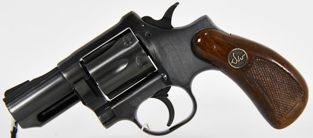 Dan Wesson Model 14 .357 Magnum Revolver 2.5": Up Next We Have a Beautiful Dan Wesson Model 14 Revolver Chambered in .357 Magnum With a 2.5" Barrel, Factory Wood Grips, Solid Frame With Fixed Sights. Overall in Excellent Condition. Appears Like Ne