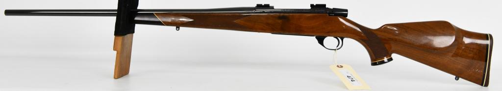 Weatherby Vanguard .270 WCF Bolt Action Rifle: Here is another beautiful Weatherby, Chambered in .270 WCF , 24" Barrel, Great Metal and Wood, already topped with two piece base mounts, Optics ready, Bid it to win it! Serial #V61458