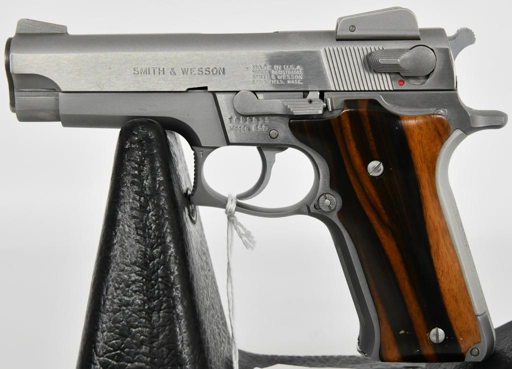 Smith & Wesson Model 659 Semi Auto 9MM Pistol: Here we have an Excellent Pre Owned Smith & Wesson Model 659 Chambered in 9MM with a Factory S&W Double Column 15 rd Magazine, This pistol is Equipped With Nice Wood 2 Piece Grips and has a Serial #TB