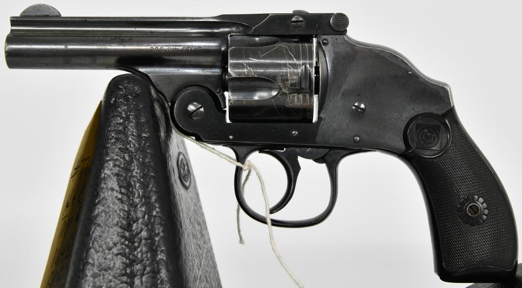 Harrington & Richardson Top Break Hammerless .38: Up Next we have a Harrington & Richardson Top Break Hammerless Revolver Chambered in .38, 5 Shot Cylinder. Original Grips With Target Scene, 3" Barrel. Great Vintage Condition.