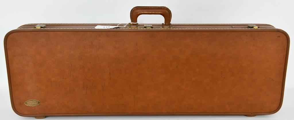 Vintage Browning over and under shotgun case: Vintage Browning over and under shotgun case 4750 Browning Hartmann/Airways Brown hard shotgun case. Tan plush interior . Model “S”, Will fit and including 30” barrels. Has the cream color inser