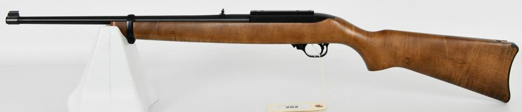 Ruger 10/22 Semi Auto Carbine Rifle .22 LR: Up Next We Have a Traditional Ruger 10/22 semi automatic Rifle chambered in .22 LR Great little plinker to teach your new hunter on, this rifle Excellent Pre-owned condition, Wood stock in great condi