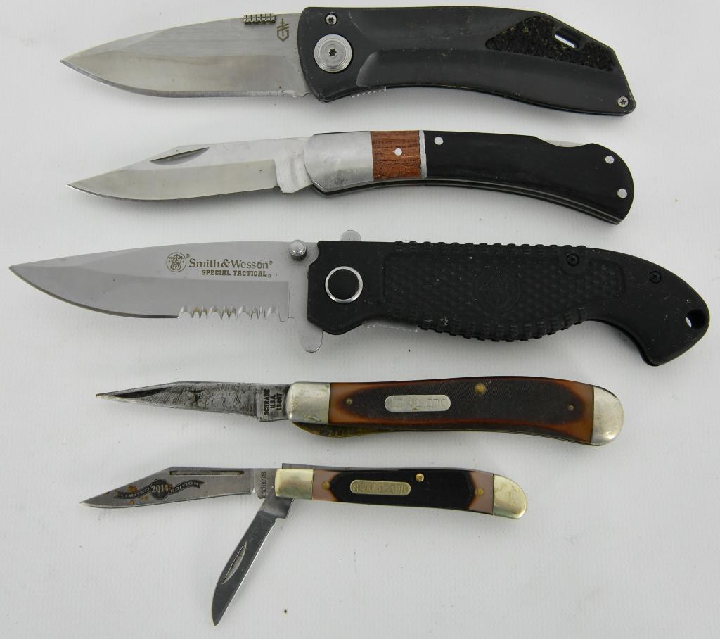 Lot of 5 Pocket Folding Knives-Gerber, Old Timer,: 1- GERBER POCKET FOLDING KNIFE 4" CLOSED MODEL 8970713A There is two OLD TIMER folding pocket knives, one is single blade folding knife and the other is two blades There is a Smith & Wesson Special Ta