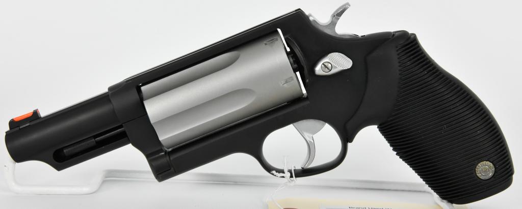 Taurus The Judge Revolver .410 GA / .45 Long Colt: Up for auction is a beauty to add to your collection, This Taurus "The Judge" appears in Excellent Like New Condition, The Taurus Judge is so named because of the number of judges who carry it into th