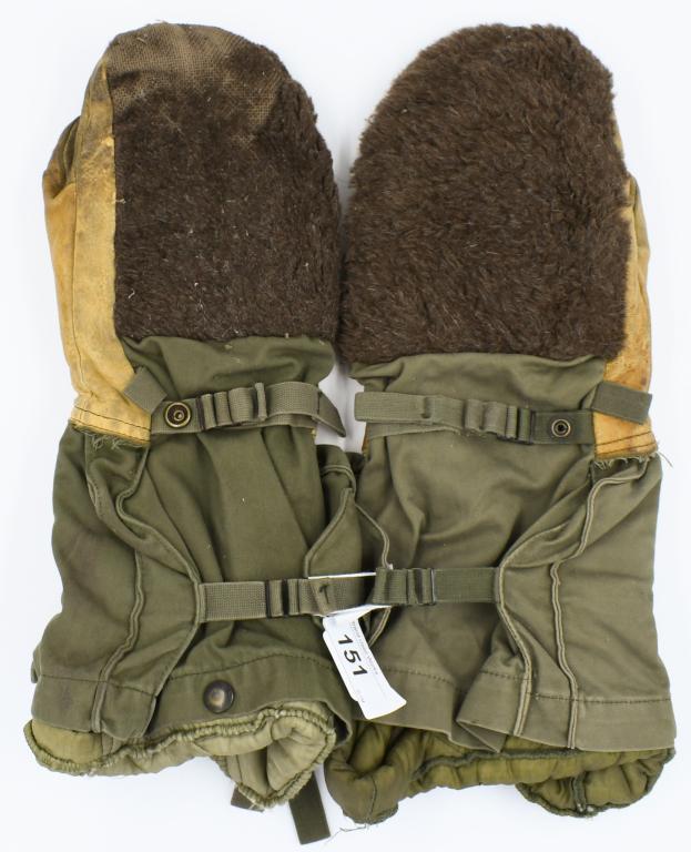US Military Arctic Mitten Glove Set: US Military Arctic Mitten Glove Set For Extreme Weather Consisting Of Shell, Liner & a Harness , Fits Most Adult Hands, For Extreme Cold Weather Conditions