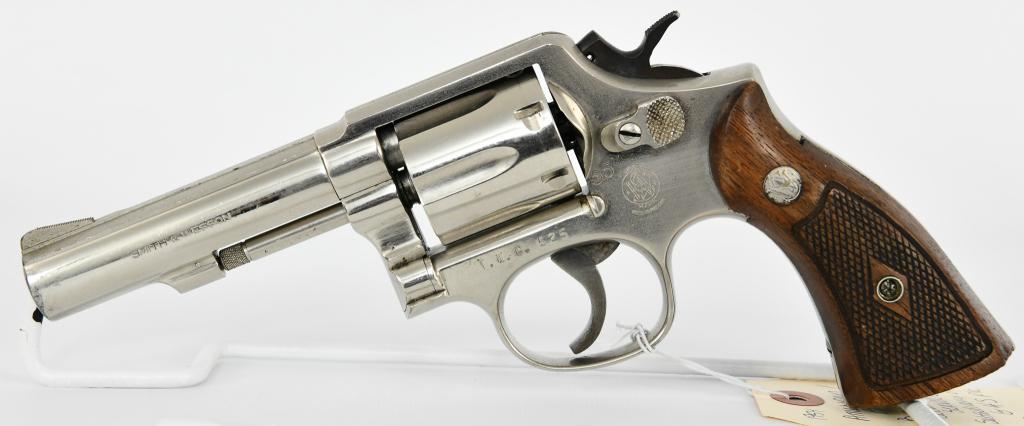 Smith & Wesson Model 10-8 Department Marked: Up Next We Have a Smith & Wesson Model 10-8 Department Marked T.W.C. 525 American / British Based Security Serice G4S Revolver, It Has a Heavy 4" Barrel and is Chambered in .38 S&W Special, Nickel Fin