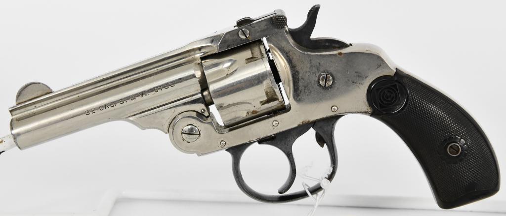 Harrington & Richardson Top Break Revolver .32: Up Next We Have a Harrington & Richardson Top Break Revolver Chambered in .32, Overall in Excellent Condition With Original Target Grips. Serial # 285264