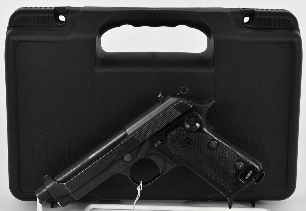 Beretta Model 1951e Semi Auto Pistol 9MM: Up Next We Have an Interesting Beretta Model 1951e Semi Auto Pistol Chambered in 9MM, It Comes With One Factory magazine, Dates 1955, Pistol Shows Wear, Cant find a Similar on The Internet, This is NO