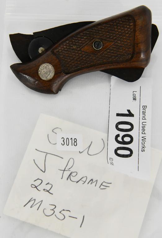 Smith And Wesson J Frame 22 M35-1 Wood Grips: Smith And Wesson J Frame 22 M35-1 Wood Grips, Grips Appear In Great Condition