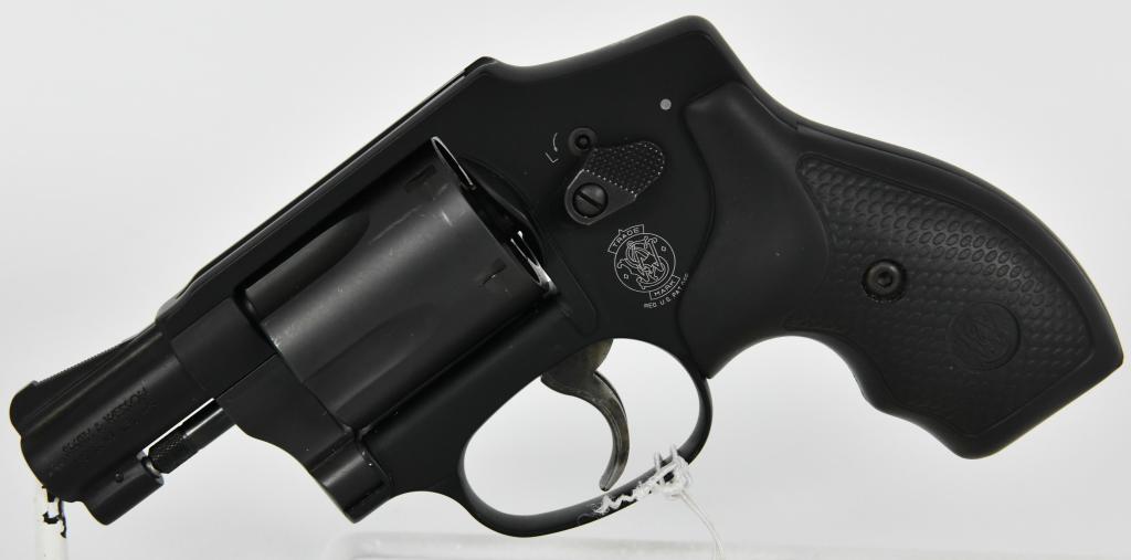 Smith & Wesson Airweight 442-2 Revolver .38 +P: Up Next is an Excellent Like New Smith & Wesson M442 Airweight 5 shot Revolver Chambered in .38 Spl +P. Hammerless, Great Conceal Carry! More from the internet below: S&W M442 5RD 38SP +P 1.87" Specif