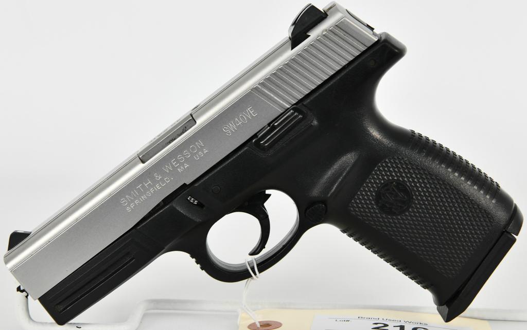 Smith & Wesson Model SW40VE Semi Auto Pistol .40: Up Next we have a Smith & Wesson Sigma Model SW40VE Semi Auto Pistol Chambered in .40 S&W , Black/Stainless, and comes with one factory magazine in Great pre-owned condition.