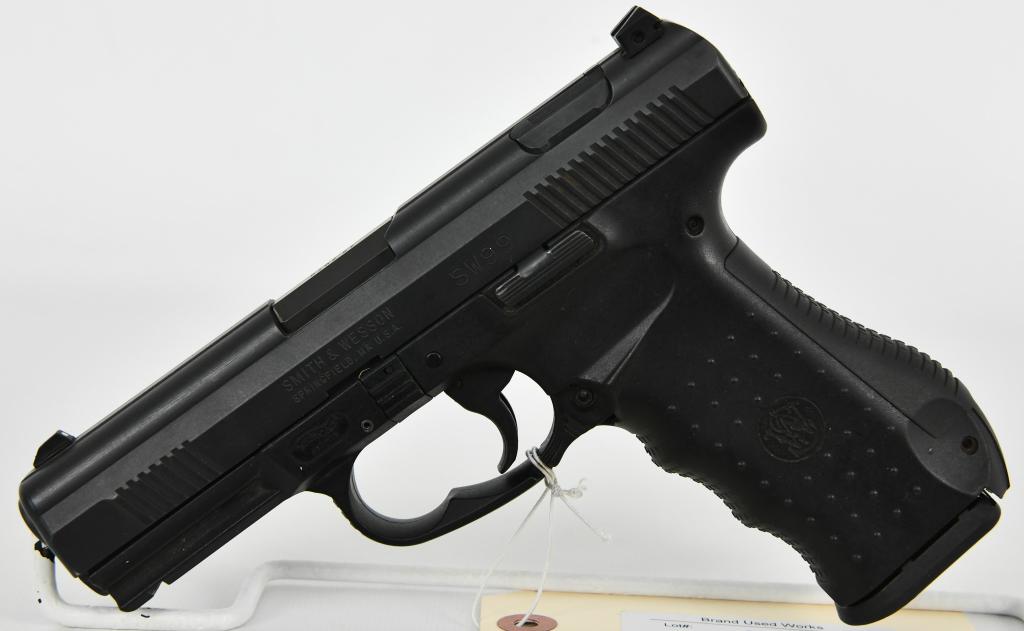 Smith & Wesson Model SW99 Semi Auto .45 ACP: Up Next We Have a Smith & Wesson Model SW99 Semi Auto Pistol Chambered in .45 ACP, Comes With One Magazine, Frame Marked Made in Germany. Overall in Good Pre-owned Condition.