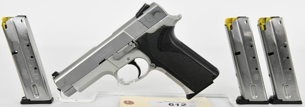 Smith & Wesson Model 4043 Semi-Automatic Pistol: Up Next We Have a Smith & Wesson Model 4043 Semi-Automatic Pistol Chambered in .40 S&W and Comes With Four Magazines, Overall in Great Pre-owned Condition.