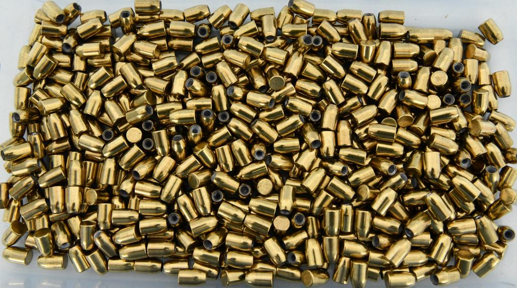500 Count 9MM JHP 124 Grain (Tips Only): Up Next We Have 500 Count 9MM JHP 124 Grain (Tips Only) THIS IS NOT LOADED AMMUNITION! This is the most important paragraph in this ad. You are buying just the projectiles with which to reload in your