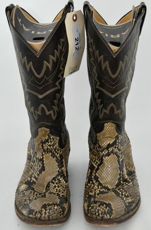 Vintage Justin Exotic Snakeskin Cowboy Boots: sz 11.5D Style X1782 registered as X1784 these are super cool beige/tan color boots, shows signs of wear and use but definitely have much more life to go, these are great long lasting boots with a com