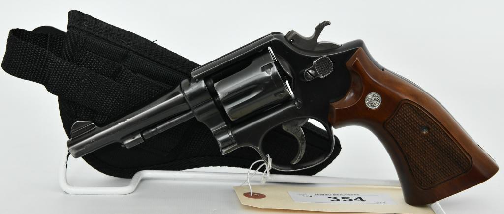 Smith & Wesson Model 10-5 DA Revolver .38 SPL: Up Next We Have a Smith & Wesson Model 10-5 Double Action Revolver Chambered in .38 S&W Special, Two Piece Checkered Target Wood Grips With Medallion, 4" Barrel Pinned, and Comes With a Nylon Holster.