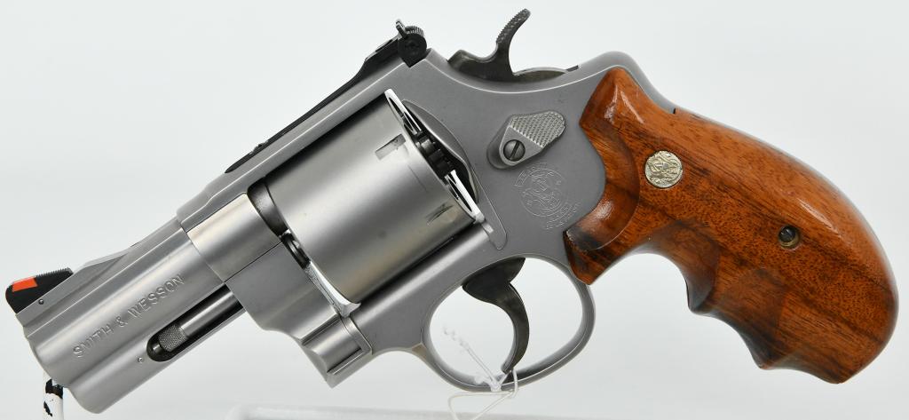 RARE Smith and Wesson Model 610-2 Unfluted 10mm: Up Next We Have a Beautiful and Scarce Smith and Wesson Model 610-2 Unfluted Six Shot Revolver Chambered in 10mm, Scarce 3" Barrel, Ramped Front Sight, Adjustible Rear Sight, Smooth Trigger, and Beaut