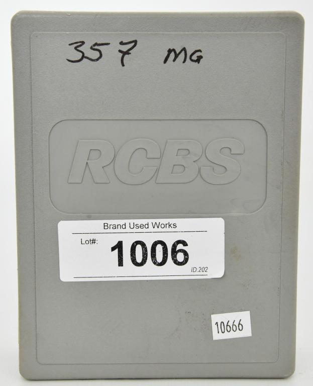 RCBS .357 mg 3 Die set for reloading w/container: lot contains the RCBS Gray plastic storage container with RCBS .357 MG #4 Die and the other RCBS .357 MG seat #3 Die G, and the 38 EXP Die, set comes to you in nice pre owned condition