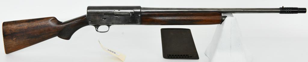 Remington Model 11 Semi Auto Shotgun 20 Gauge: Up Next We Have a Remington Model 11 Semi Auto Shotgun Chambered in 20 Gauge, 23" Barrel Including the Weaver Choke, Serial #1009142 in Overall Good Condition, Some Pitting to Metal, Hairline at Tang.